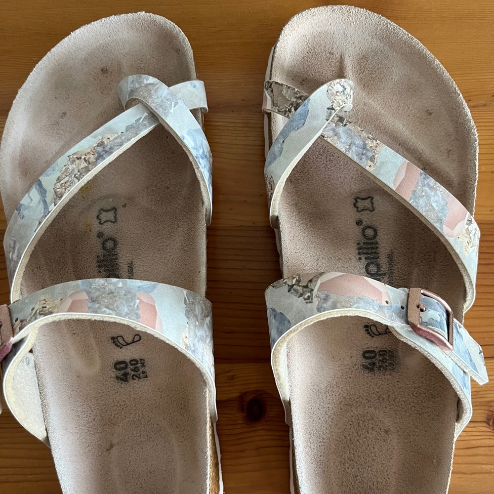 Women’s sandals